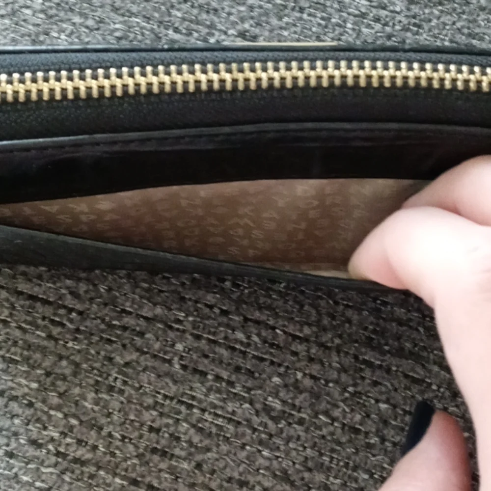 🖤RARE Kate Spade🖤 - Rialto Place Croc-Embossed Neda Zip Wallet